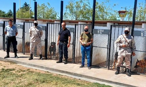 Se construyeron 10 nuevos caniles en la UP 13 de Junín, para alojar a los perros que cumplen tareas de prevención y seguridad.