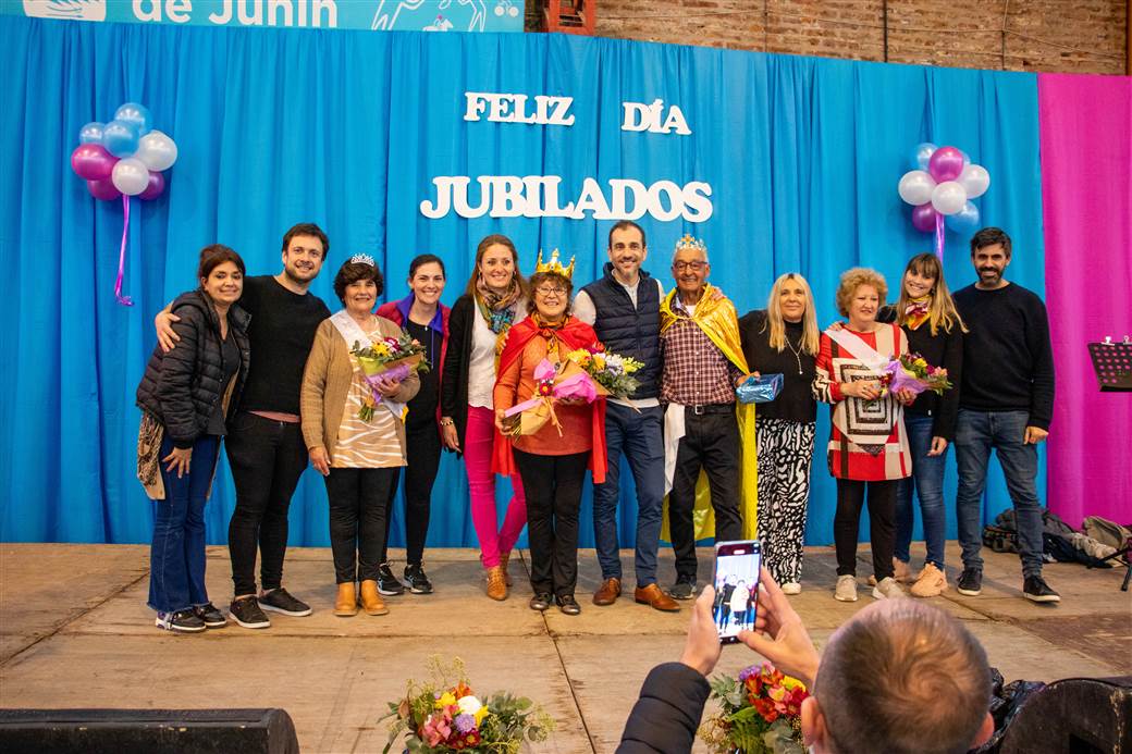 Cientos de Adultos Mayores celebraron el Día del Jubilado junto al Municipio de Junín