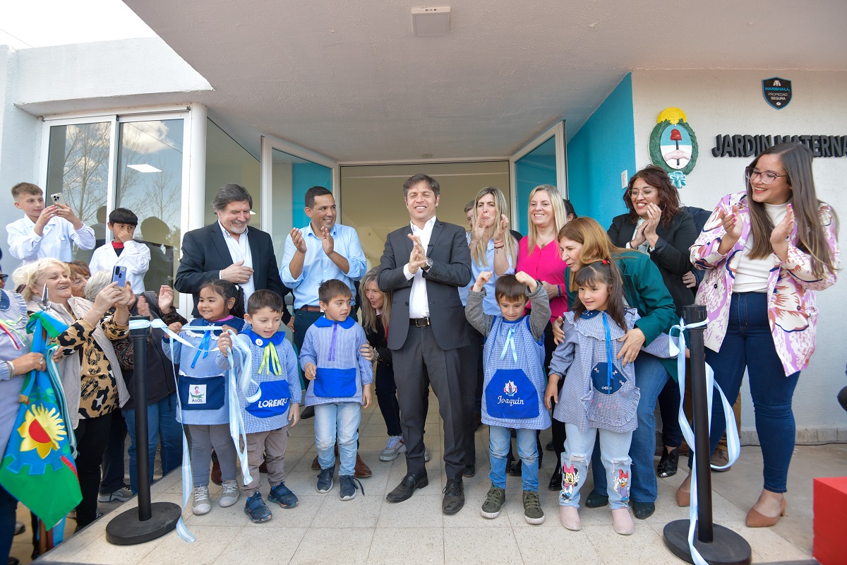 Entrega de viviendas en Bragado, inauguración de jardín maternal y distribución de computadoras en Viamonte, la agenda de Kicilllof