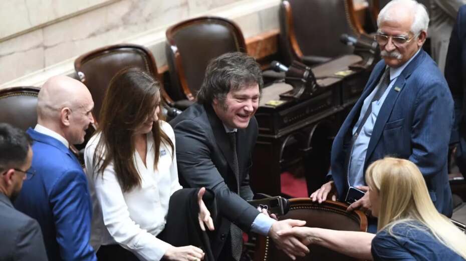 Con la presencia de Cristina, la Asamblea Legislativa proclamó como presidente y vice a Milei y Villarruel